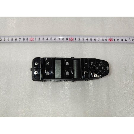 Commande lève-vitre avant gauche - BYD - 17479202-00