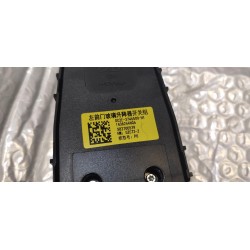 Commande lève-vitre avant gauche - BYD - 17478631-00