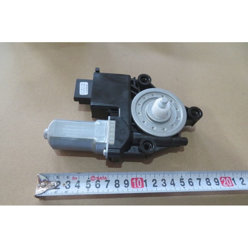 Moteur de porte avant droite - BYD - 13066686-00