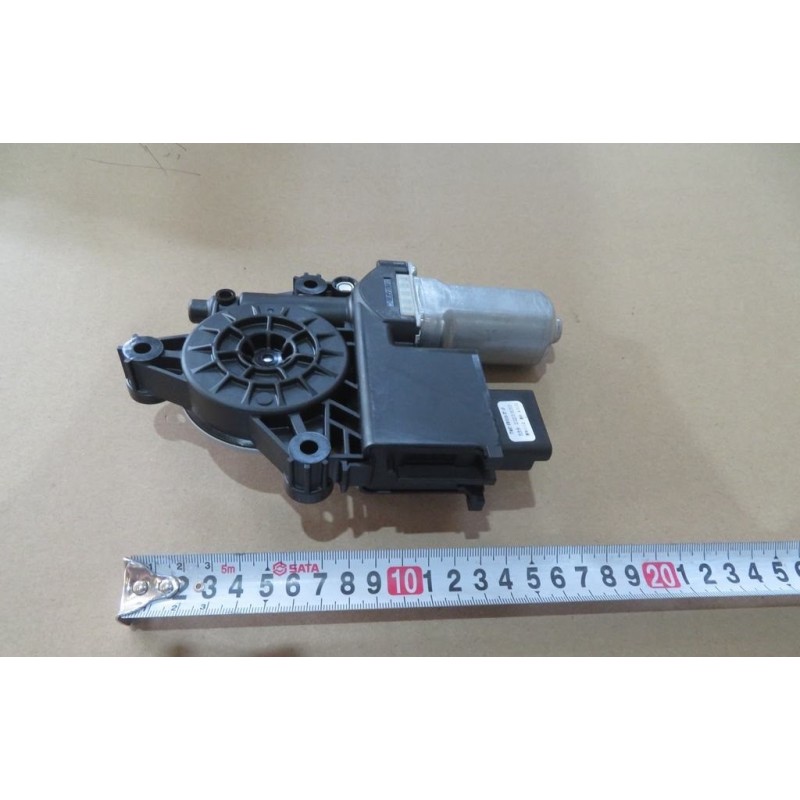Moteur de porte avant gauche - BYD - 13066681-00