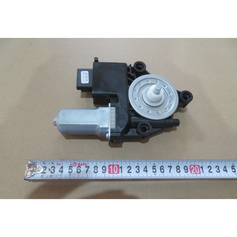 Moteur de porte arrière droite - BYD - 13066653-00