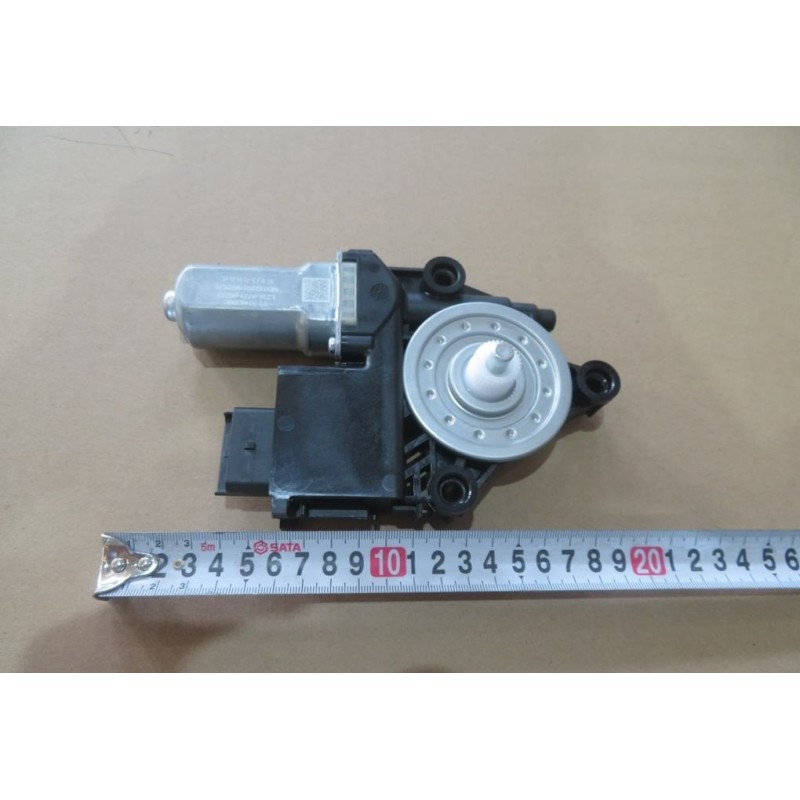 Moteur de porte arrière gauche - BYD - 13066651-00