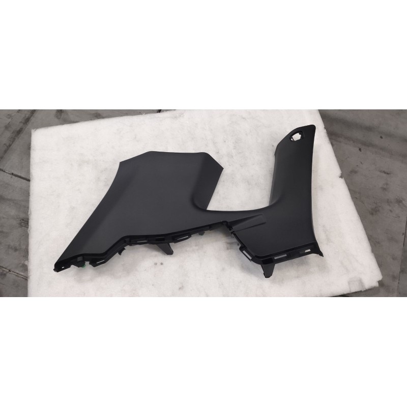 Garniture supérieure de montant C gauche-Noir A7 - BYD - 16762308-00