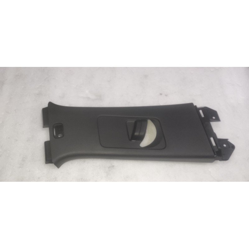 Garniture supérieure de montant B droit-Noir A7 - BYD - 16762305-00