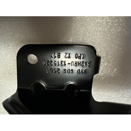 Support supérieur de radiateur 2 - BYD - 16567891-00