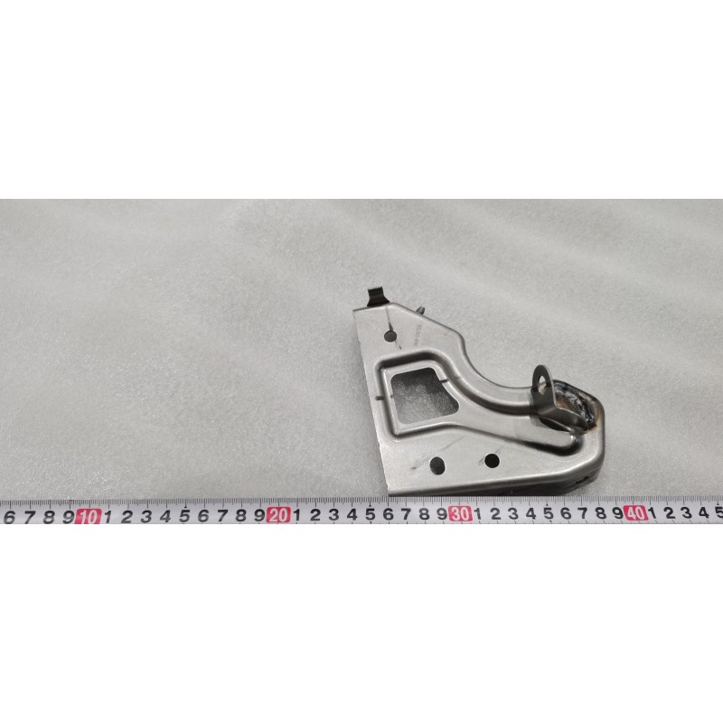 Fixation de poutre tubulaire gauche de carrosserie - BYD - 14906227-00