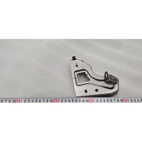 Fixation de poutre tubulaire gauche de carrosserie - BYD - 14906227-00