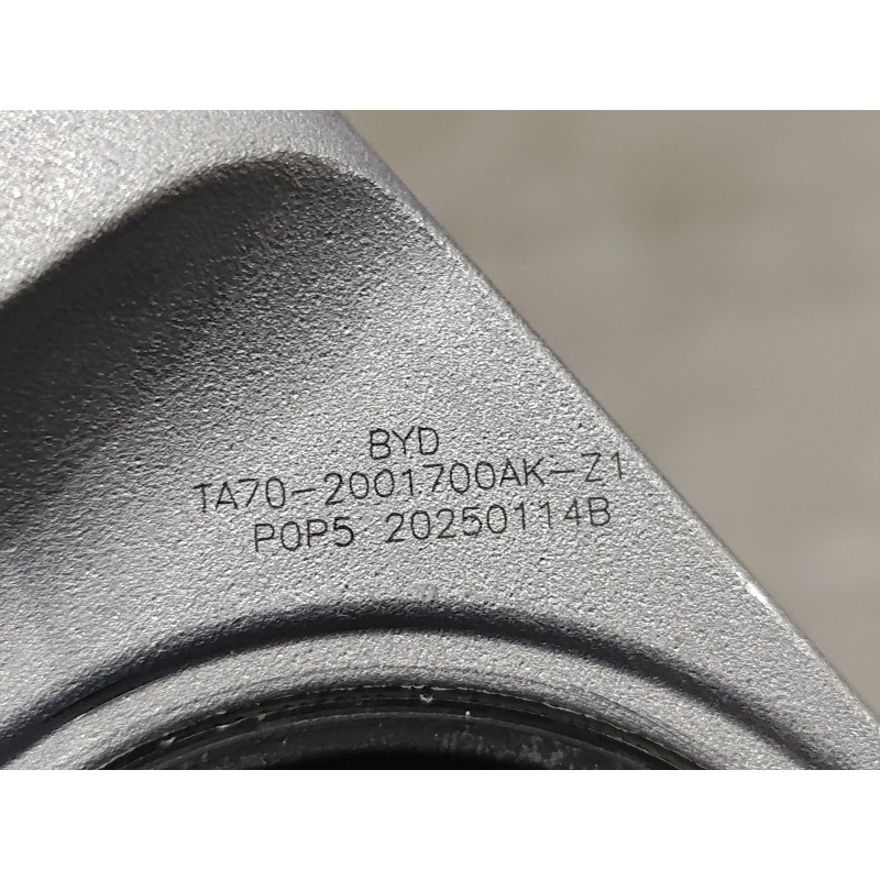 Support de montage droit de l'assemblage arrière du système de transmission - BYD - 14879231-00