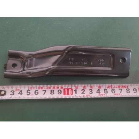 Support gauche de cache-boue de berceau avant - BYD - 14361905-00