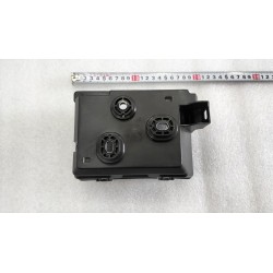 Support inférieur du boîtier de distribution électrique d'habitacle avant - BYD - 13926192-00