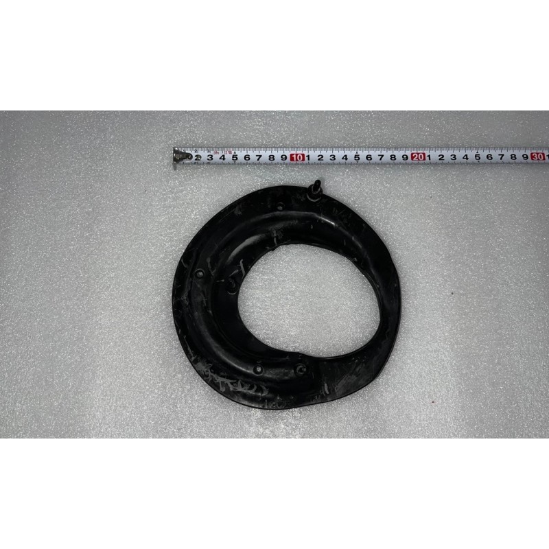 Tampon inférieur du ressort de l'amortisseur arrière gauche - BYD - 13716469-00