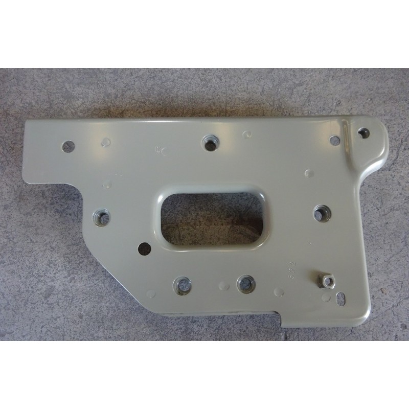 Plaque de Montage Droite, Pare-chocs Avant - BYD - 13602028-00