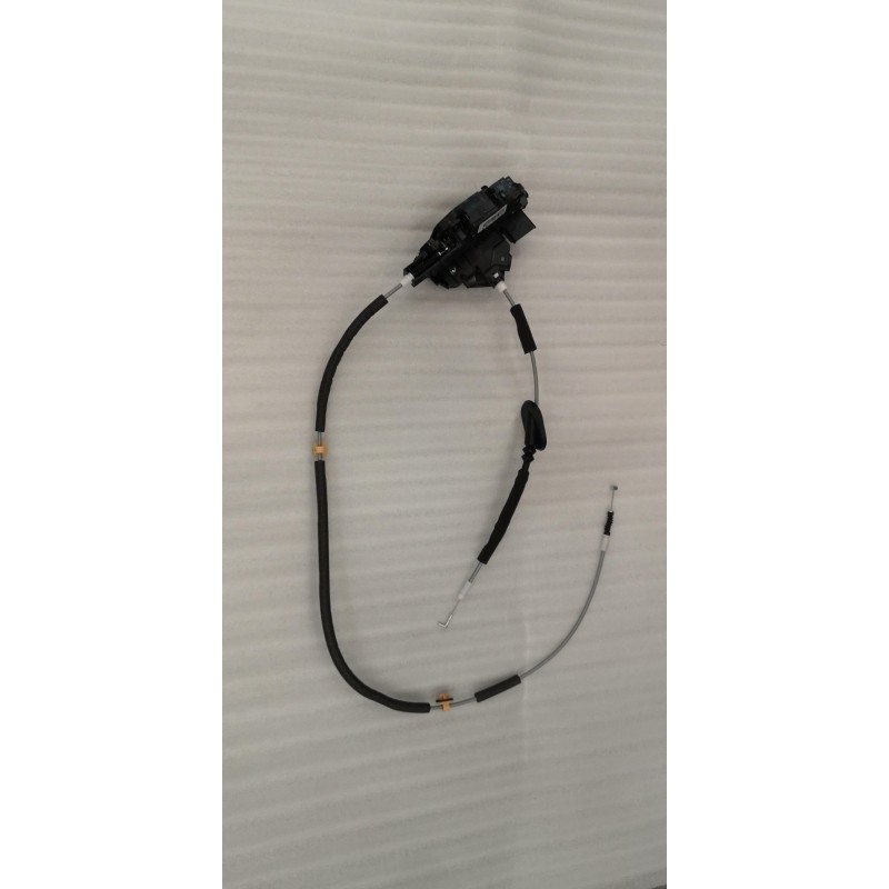 Corps de serrure de la portière avant droite - BYD - 13550957-00