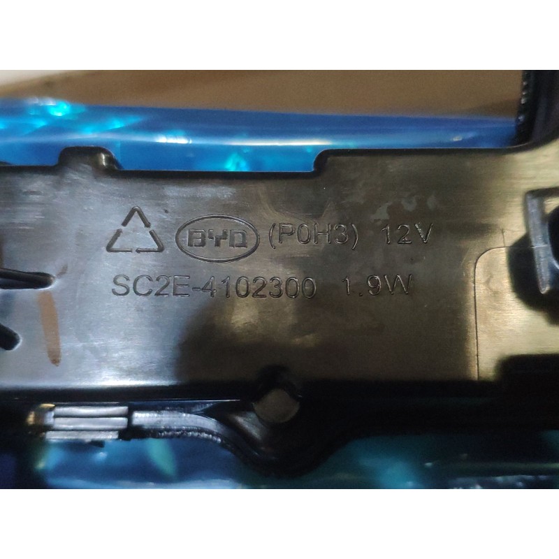 Feu de position avant central - BYD - 13407726-00