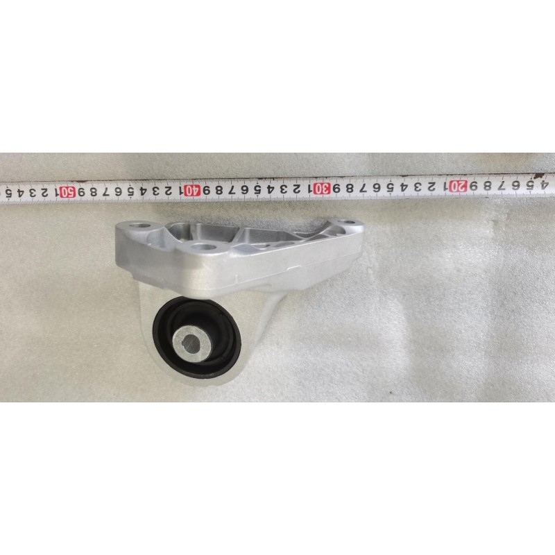 Support de montage droit de l'ensemble de moteur d'entraînement arrière - BYD - 13328961-00