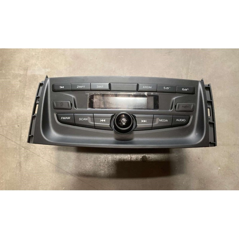 Radio. - BYD - 11456187-00
