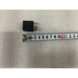 Relais de puissance - 8-1393292-4 - 12V - 30A - BYD - 10614359-00