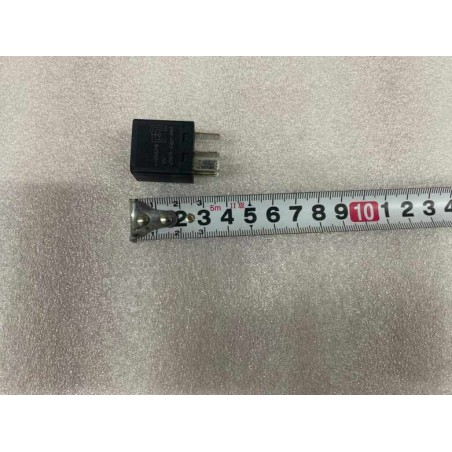Relais de puissance - 8-1393292-4 - 12V - 30A - BYD - 10614359-00