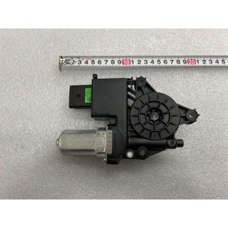 Moteur de porte arrière gauche - BYD - 13721046-00