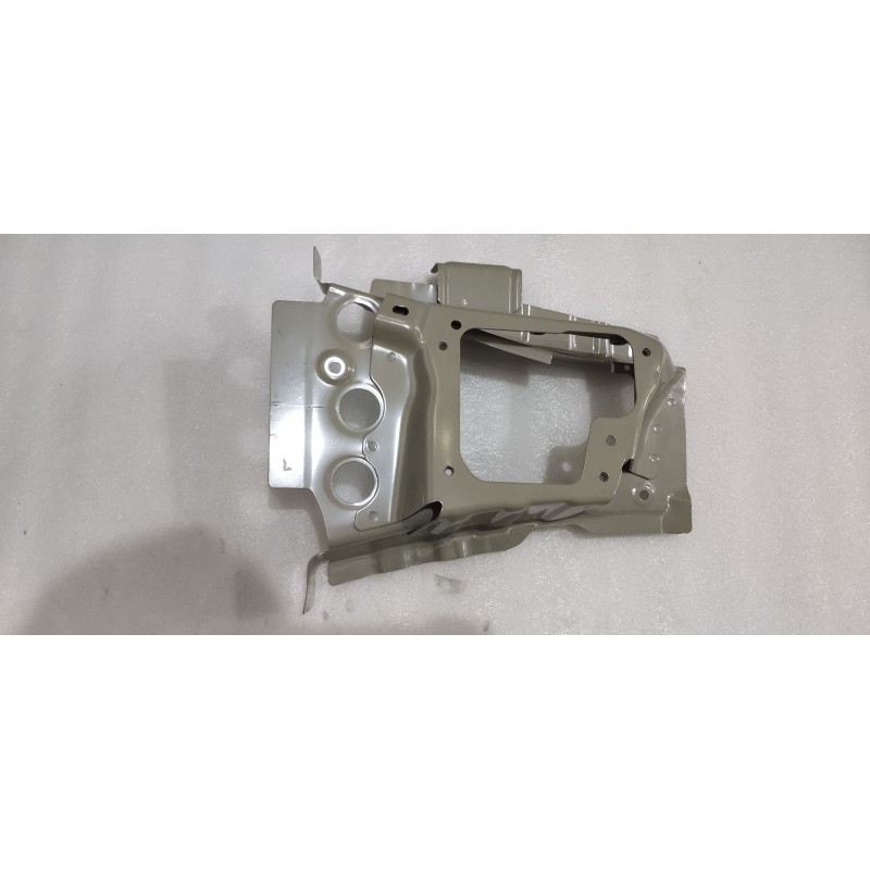 Platine de raccordement avant de paroi latérale droite - BYD - 18651812-00