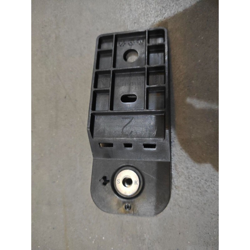 Support gauche 2 de protection piétons avant - BYD - 18384281-00